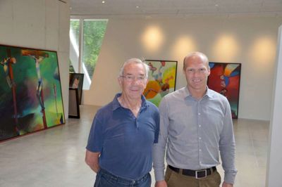 Erling Damgaard og Torben Tobiasen i Arne Haugen Sørensen Museum - udvidelsen af Vestjyllands Kunstpavillon, som de håber at gøre flere unge hjemmevante i. Blandt andet med et standup-arrangementet 5. oktober. ?Foto: Erik Poulsen.