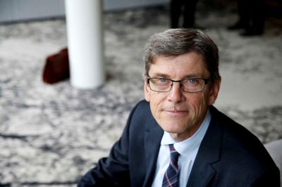 - Det vil i sagens natur primært være direktionen, der analyser og laver forarbejder og undersøgelser og kommer med nogle forslag, som bestyrelsen sætter sig ind i, udfordrer og diskuterer. Til sidst bliver bestyrelsen og direktionen enige om en plan, som man har en fælles forståelse af og har et fælles commitment til, beskriver Ebbe Malte Iversen, der har stor erfaring både som direktør og bestyrelsesformand. ?Foto: Flemming Hansen