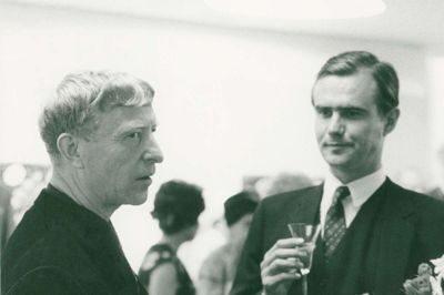 Bogens hovedpersoner mødtes flere gange som her ved åbningen af Carl-Henning Pedersens udstilling i Helsinki 1968.?Foto: Carl-Henning Pedersen & Else Alfelts Museum