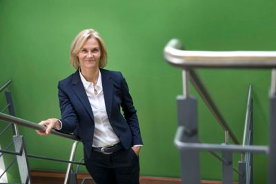Forstander for FOF Herning, Kirsten Bjørn Thygesen, er sit ansvar bevidst.
Derfor er hun altid på udkig efter nye foredragsholdere, nye kurser
eller nye undervisere, der kan lære herningenserne noget nyt. ? Foto: Tom Laursen