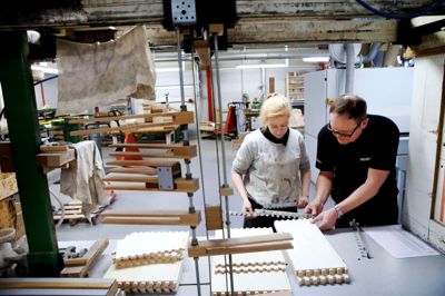 Multiform åbner i aften virksomheden for forældre og elever fra Kibæk Skole for at sætte fokus på mulighederne for at få job med en erhvervsuddannelse i hånden. ?Foto: Flemming Hansen