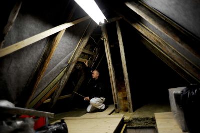 Bor du i en ældre bolig fra 1960'erne eller 1970'erne, kan det ofte betale sig at isolere loftet, siger Torben Strøm, der er formand for Dansk Ejendomsmæglerforening. /ritzau/Jan Grarup