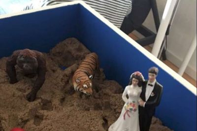 Et billede af Sophias opstilling i sandkassen, første gang hun var til sandplay. ??foto: Privatfoto