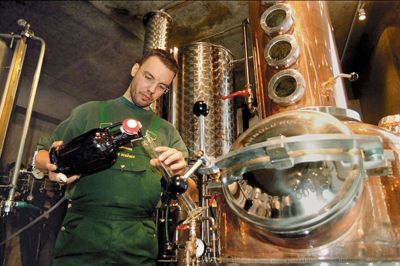 Brygmester Lutz Schöbel har haft en hånd med i de 1000 brygninger, som det med årets juleøl er blevet til på Bryggeriet i Herning. ?Foto: Henrik Bjerg