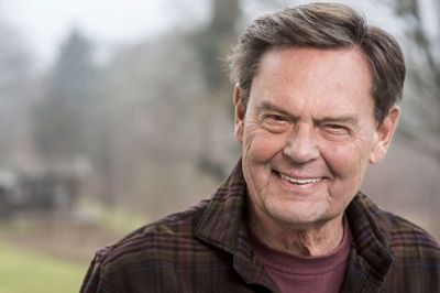 Ulf Pilgaard fortæller i november om sit liv i en samtale med journalist Ole Sønnichsen på Herning Gymnasium. Foto: PR-foto