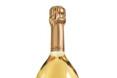 Den buttede flaske anvendes til Ruinarts non vintage-champagner, hvor udgaven i den helt klare, lyse flaske, Ruinart Blanc de Blancs, er husets flagskib. Foto: Pr-foto