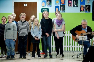 Skarrild Skole, Kulturisten og Herning Musikskole holdt Spil Dansk aften på Skarrild Skole, hvor Skarrild Skoles elever, elever fra Herning Musikskole og Å-koret optrådte for de 90 fremødte børn og voksne.
Foto: Flemming Hansen