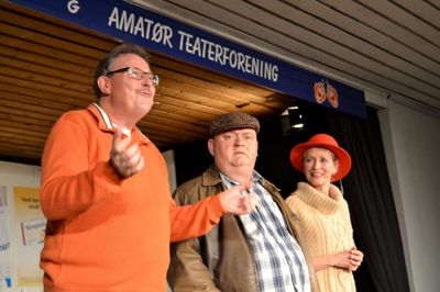 En stakkels skolelærer og et par curlingforældre. Fra venstre Frank Larsen, Carl-Evald Jensen og Birthe Skov.