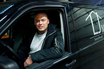 Lasse Jensen stiftede LJ Montage i 2005 og kørte det som et enmandsfirma de første år. Stik mod tendensen voksede firmaet under finanskrisen med fem-seks ansatte. ?Foto: Flemming Hansen