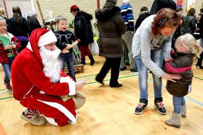 Julemanden har igen i år meldt sin ankomst til julemessen i Vorgod-Barde. ?FOTO: TOM LAURSEN