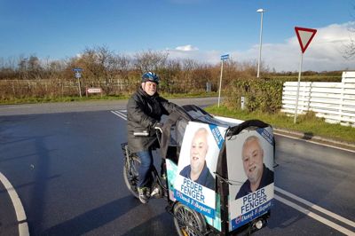 Peder Fenger (DF) fik rigeligt motion i weekenden, da han cyklede rundt i hele kommunen for at møde vælgerne. Som lige her hvor han var på vej fra Tulstrup til Bording. ? Foto: Thomas Vang Nielsen