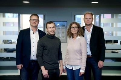 Kreston SR kommer fra et kontorfællesskab på Vesterholmvej, men har nu taget skridtet og etableret kontor inde i byen. Udover statsautoriserede revisor Ulrik Alminde (t.v.) og revisor Bjarne Holm Simonsen (t.h.) er bogholder Dorthe Bjerg og elev Andreas Wedel Friis er del af revisionsfirmaet. ? Foto: Flemming Hansen