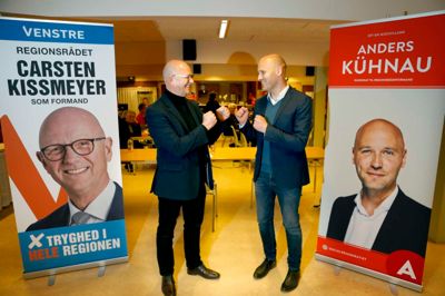 Kampen om at indtage formandsstolen i regionsrådet er intens. Venstres spidskandidat Carsten Kissmeyer og Socialdemokratiets spidskandidat Anders Kühnau følges rundt i hele Region Midtjylland for at føre verbale boksekampe. Onsdag aften førte de mand-til-mand-duel nummer 26, som foregik på Dagcenter Norgesgade i Ikast. ? Foto: Henrik Ole Jensen