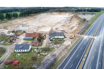 Når vegetationen overtager graven, så kan den gå hen og blive et beskyttet naturområde, vurderer Vejdirektoratets miljømedarbejder. ?Foto: Tom Laursen