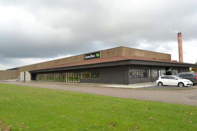 Green Box ligger på Vævervej med facade ud mod den snart knap så trafikerede Hovedvejen. For nyligt blev nabogrunden købt. Foto: Jacob Hove