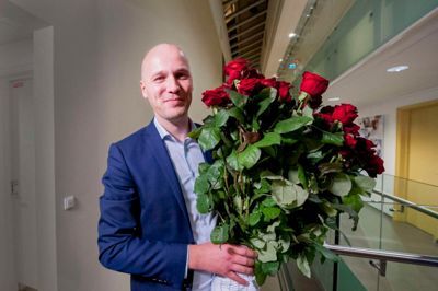 Anders Kühnau - ny mand på posten som regionsformand - kunne onsdag morgen underskrive en konstitueringsaftale, der giver alle 11 partier i det kommende regionsråd plads i det magtfulde forretningsudvalg. ??Foto: Region Midtjylland