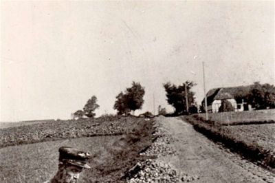 En af datidens mange vejmænd i arbejde..