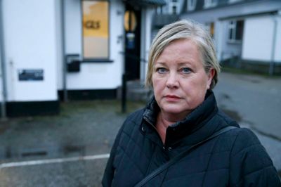Kate Trine Kuhlmann fra Herning parkerede 8. november på pladsen ved basketballbanen på Kousgaards Plads. Her fik hun en p-afgift, selv om de fleste af EuroParks parkeringskilte var fjernet og forledte hende til at tro, der var kommet nye regler. ? Foto: Flemming Hansen