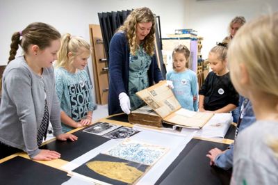 Helle Forbech Hvergel styrede denne lørdag aktiviteterne i museumsklubben. ?foto: tom laursen