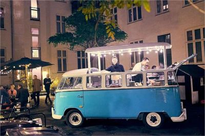 Michelin-restauranten Kiin Kiin bringer deres specialdesignede, blå foodtruck og til Formland-messen i Herning. ?Foto: PR-foto