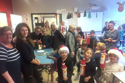Juleklip med flere hundrede deltagere på Videbæk Skole. ?FOTO: OLE SKYDT