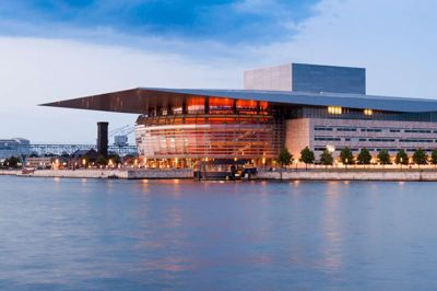 Tag på en herlig to-dagstur til København med ophold og middag på det flotte Copenhagen Island Hotel. Om aftenen skal vi opleve den populære opera Tryllefløjten i Operahuset.