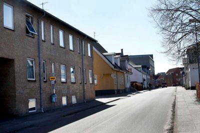 Skolegade var i en periode frem til sommeren 2017 centrum for en del af Black Armys hashhandel. Nu har en 19-årig herningenser fået dom for handel med cirka 36 kilo hash.?Foto: Flemming Hansen