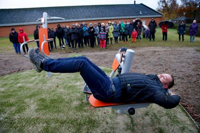 Udendørs fitness maskiner er mere og mere almindeligt. Nu også på vej i Klovborg. Billedet her stammer fra Haderup. ?foto Flemming Hansen