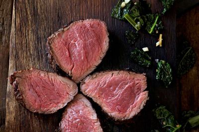 Chateaubriand med stegt palmekål med parmesan og stærk chili. ?Foto: Martin Dyrløv