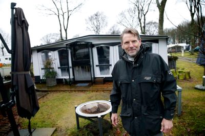 Sunds Sø Camping er i årets første måneder langsomt blevet tømt for campister efter den lukkede ved årsskiftet. Enkelte fastliggere som her Erling Jørgensen har fået lov at blive boende af ejeren mod at de holder opsyn med campingpladsen.?foto: flemming hansen