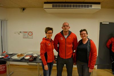 Conny Møldrup, Brian Thomsen og Kathrine Konge Rasmussen er fitnessinstruktørerne bag Fit Challenge, der løber over de næste 12 uger. Forløbet indeholder træning på hold og kostvejledning, og så skal deltagerne vejes, så de kan følge deres fremgang. ?Foto: privatfoto.