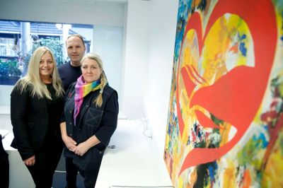 Gitte Sundstrup Nielsen, Dorthe Helt og Hans Jensen foreviget på kontoret i Strøgcentret. ?Foto: Flemming Hansen