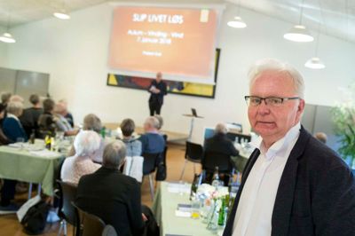 Omkring 90 deltog til højskoledagen i Aulum Fritidscenter i går, hvor der var foredrag, fortællinger og musikalske indslag. Dagen forløb godt i højskoleånden med samtale og højt fagligt niveau, fortæller valgmenighedspræst Ronals Risvig.Foto: Tom Laursen