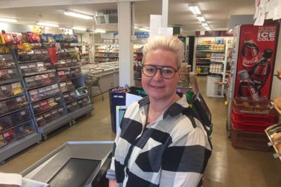 - Hvis ikke borgerne handler mere, så er det sket med butikken, siger købmand Winnie Lohmann Christensen. ? FOTO: OLE SKYDT