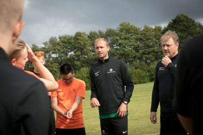 Farlige Frank Kristensen (tv) og Thomas Sommer er ved få noget godt op at stå på Hestlund Efterskole.