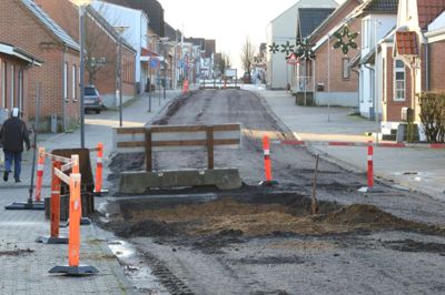 Brogade har været spærret, siden Herning Vand begyndte arbejdet med at forny kloaksystemet. Efter Brogade fortsætter arbejdet på Møllevænget, Aavænget, Møllegårdsvej og Velhustedvej. ?Foto: John Christensen