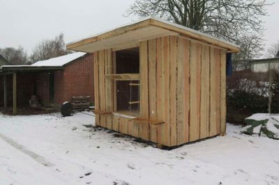 Den nye dobbeltshelter i Rimmerhus er placeret ved siden af det gamle frysehus. Begge dele indgår i planerne for Elementernes Legeplads. ? Foto: Flemming Larsen