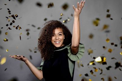 Annelie Karui Saemala fra Herning skal være med i Melodi Grand Prix 2018. Hun skal synge sang nummer syv, der hedder »Signals«. Hun har selv været med til at skrive sangen. ?FOTO: PR-FOTO