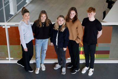 Fra venstre ses EverySpot-stifterne Sara Hoelgaard Andresen og Tanja Tynes Lauridsen efterfulgt af ElevationChair-stifterne Anne Sofie West, Sofie Tranberg Mikkelsen og Henrik Lund Baagø Mathiasen. ?Foto: Henrik Ole Jensen ?