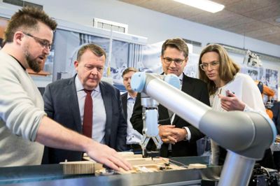 Statsminister Lars Løkke Rasmussen (V), erhvervsminister Brian Mikkelsen og undervisningsminister Merete Riisager præsenterede Strategi for Danmarks digitale vækst på AU Herning. ?Foto: Tom Laursen