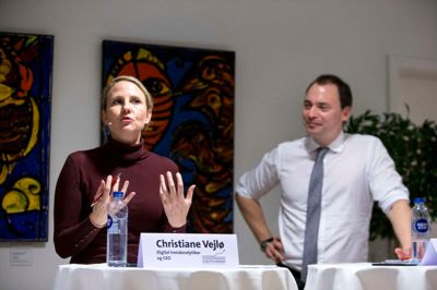 Christiane Vejlø og Tommy Ahlers talte begge for, at vi husker vores moral, selv om digitaliseringen går stærkt. Foto: Tom Laursen