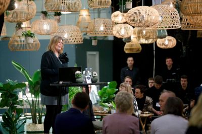 Nogle af de internationale øjne, der i år var rettet mod Formland sad blandt andet på Holly Becker. Den amerikanske blogger var både åbningstaler og foredragsholder på forårsudgaven af Formland. Foto: Flemming Hansen