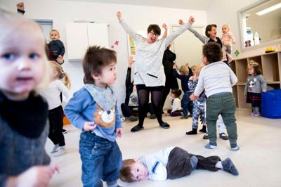 Der er masser af energi i rummet, alt imens et enkelt barn tager en slapper ?Foto: Tom Laursen