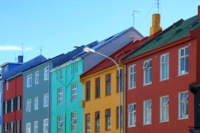 Reykjavik er en moderne og spændende »storby« med flot arkitektur, skønne restauranter, gallerier og flotte forretninger.