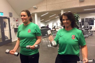 Lene Jacobsen (t.v.) og Annette Hansen Hindkjær har meldt sig til Fit Challenge forløbet i Kibæk IF Fitness, der byder på holdtræning og kostvejledning i 12 uger. Siden begyndelsen i januar har de begge tabt både kilo og centimeter. ?Foto: Mette Hagedorn