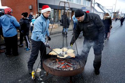 Der er mange aktive foreninger i Sunds, men det er byens borgerforening, der som her ved julemarkedet skal samle trådene. Borgerforeningen overvejer nu, om den fortsat vil stå for julemarkedet.? foto: henrik ole jensen