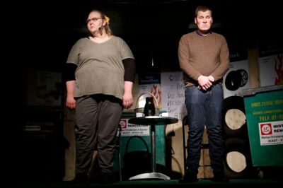 Sørvad Revyen spillede for fulde huse fredag og lørdag på hjemmeværnsgården, der blandt andet havde depression, fodboldenker og google som tema. ? Foto: Henrik Ole Jensen