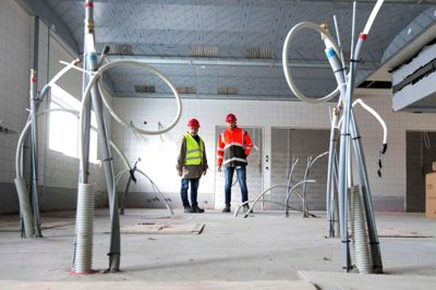Finn Marsbøll og Niels Peder Karlsen i det kommende produktionskøkken. Foto: Tom Laursen
