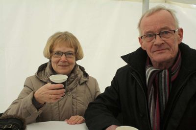 Anna og Henning Jensen, Hammerum
Anna Jensen: Jeg synes, det er fantastisk, at man kan få sådan noget op at stå. Og at man i processen kan bruge alt det affald fra blandt andet storkøkkener og restauranter.
Henning Jensen: Meget apropos, læste vi en interessant artikel om netop madspild i Herning Folkeblad i dag.