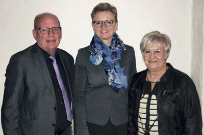 Lokalformand Kirsten Wernberg-Møller (i midten) sammen med nyvalgt bestyrelsesmedlem Birthe Teglgaard samt næstformand i lokalbestyrelsen, Hans Henrik Madsen.?Foto: Privatfoto